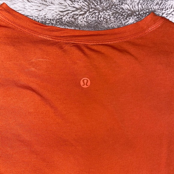 Lululemon Cates Tee - Picture 4 of 6